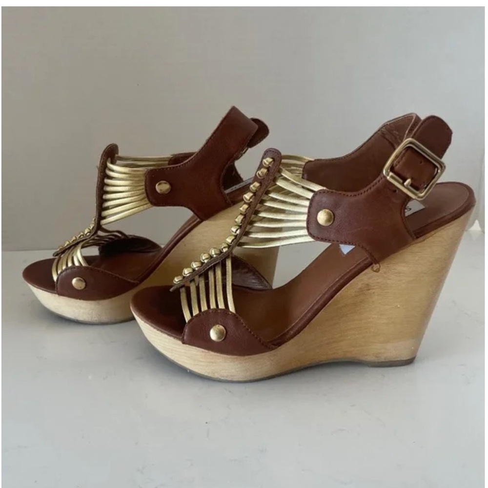 Steve Madden Tuscaan wooden wedge gold Strap Sandal